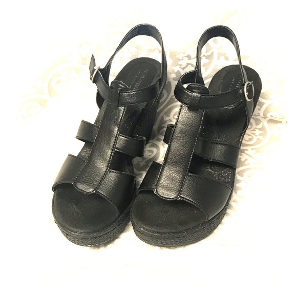 Sonoma Shoes - 👣SONOMA Sz 8 BLACK WEDGE SANDALS👣